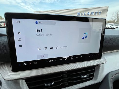 Used 2025 Ford Explorer Active w/ Active Comfort Package image 10