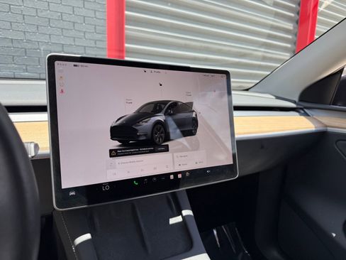 Used 2024 Tesla Model Y Long Range RWD image 22