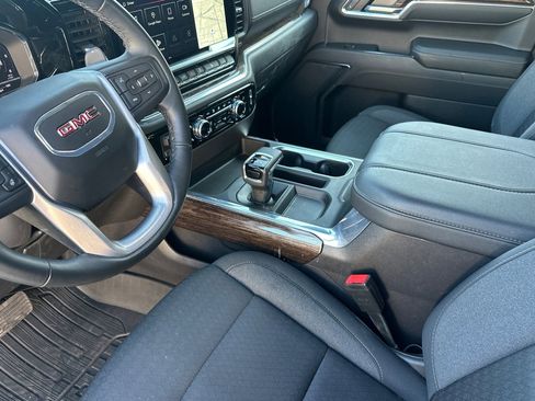 Used 2024 GMC Sierra 1500 Elevation image 9