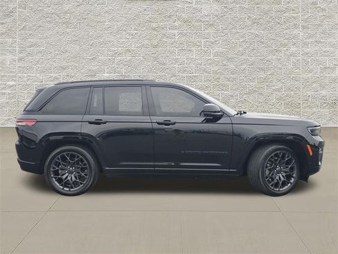 Used 2023 Jeep Grand Cherokee Summit AWD/4WD image 8