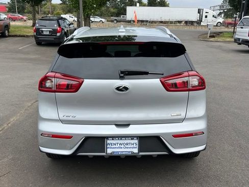 Used 2018 Kia Niro EX FWD image 6
