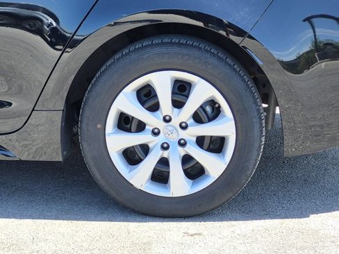 Certified 2025 Toyota Corolla LE FWD image 20