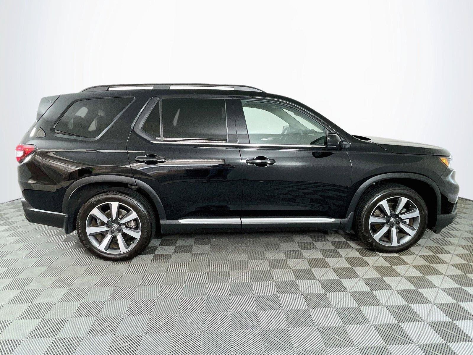 Certified 2025 Honda Pilot Touring image 12