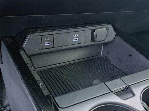 Used 2024 Toyota Prius XLE image 17