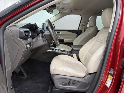 Used 2023 Ford Explorer Platinum w/ Technology Package image 14