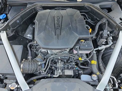 Used 2025 Genesis G70 2.5T image 33