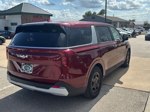 Certified 2026 Kia Carnival FWD image 6