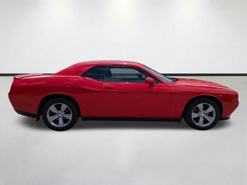 Used 2019 Dodge Challenger SXT RWD image 3