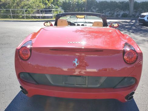 Used 2010 Ferrari California Spyder image 13