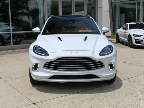 Used 2024 Aston Martin DBX AWD/4WD image 2