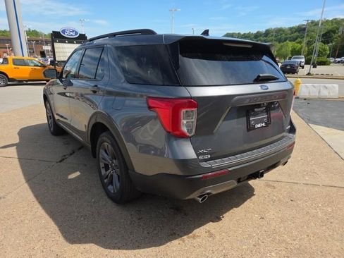 Used 2023 Ford Explorer XLT w/ Equipment Group 202A AWD/4WD image 5