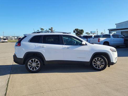 Used 2019 Jeep Cherokee Latitude Plus image 4