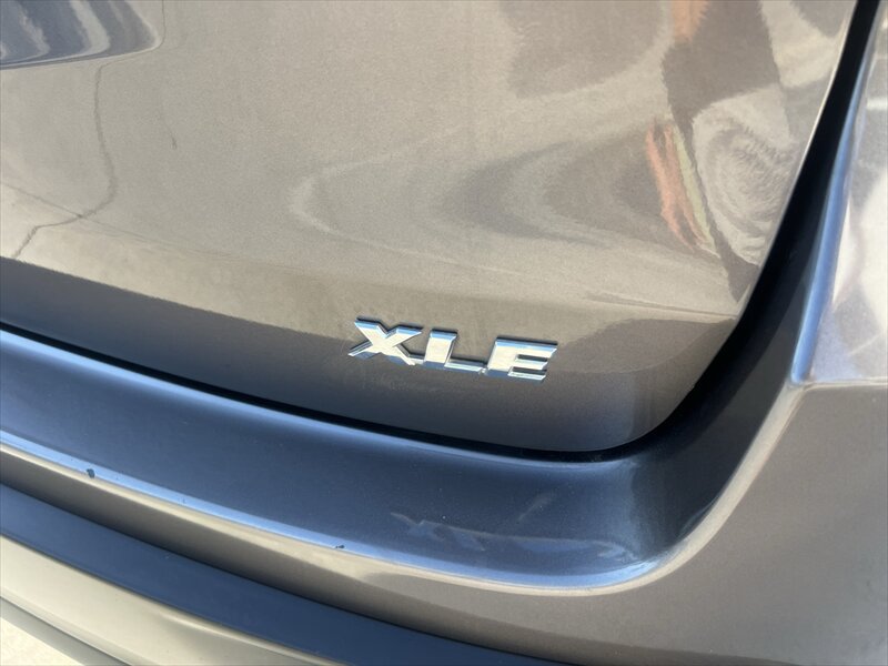 Used 2014 Toyota Highlander XLE FWD image 13