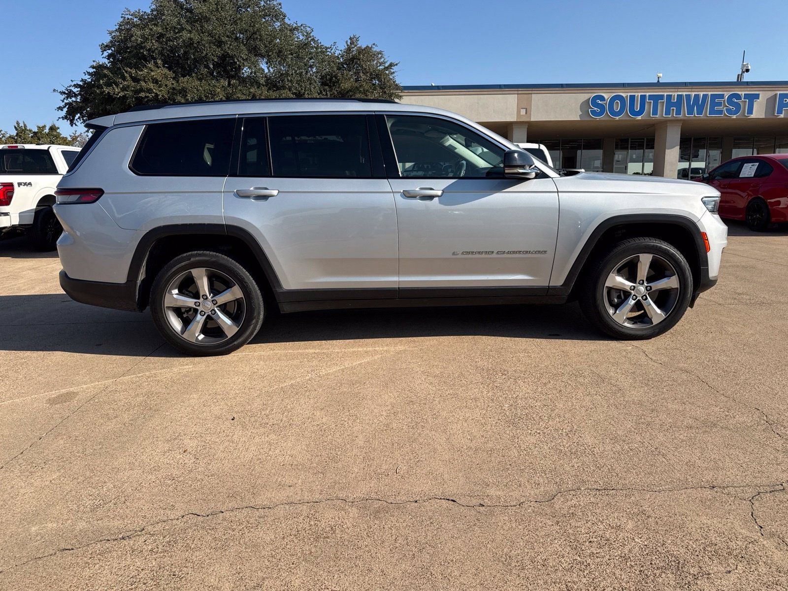 Used 2021 Jeep Grand Cherokee L Limited AWD/4WD image 8