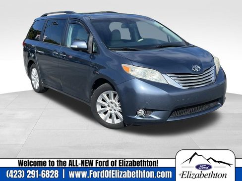 Used 2014 Toyota Sienna XLE image 1
