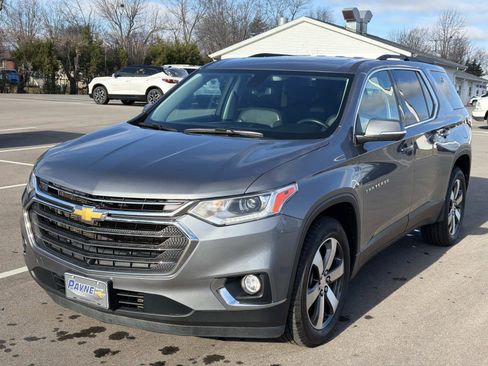 Used 2021 Chevrolet Traverse LT w/ LT Premium Package image 15
