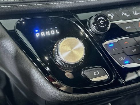 Used 2025 Chrysler Pacifica Select FWD image 34