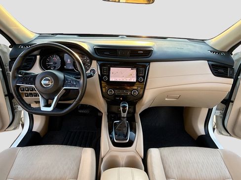 Used 2019 Nissan Rogue SV w/ Premium Package image 3