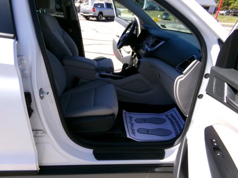 Used 2017 Hyundai Tucson SE image 24
