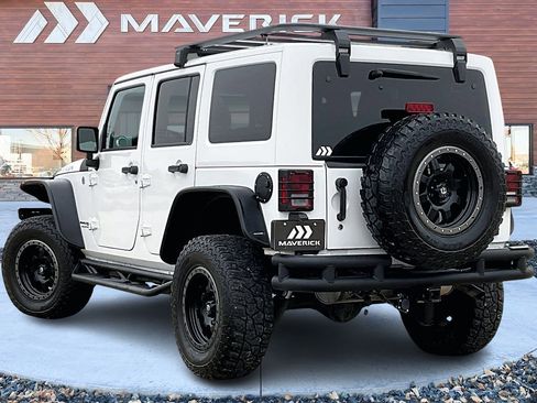 Used 2018 Jeep Wrangler Unlimited Rubicon w/ Cold Weather Group image 4