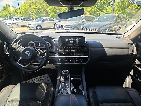 Used 2024 Nissan Pathfinder Platinum AWD/4WD image 31