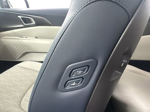 New 2026 Kia Carnival SX w/ SX Dark Edition Package FWD image 41