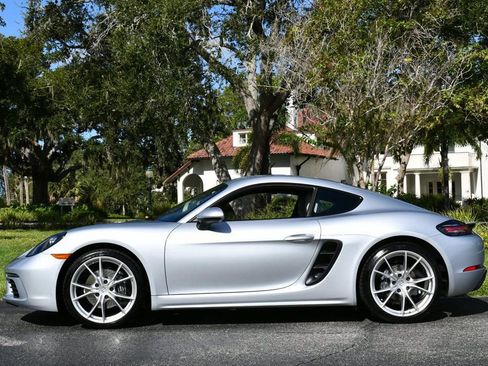 Used 2018 Porsche 718 Cayman RWD image 24