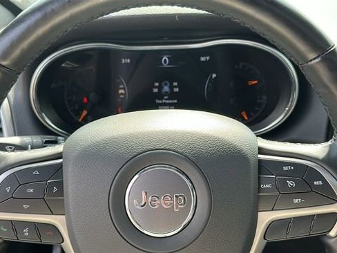 Used 2022 Jeep Grand Cherokee Limited AWD/4WD image 11