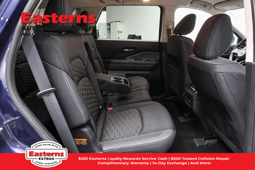 Used 2022 Nissan Pathfinder SV AWD/4WD image 24