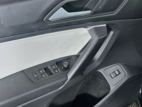 Used 2021 Volkswagen Tiguan SEL FWD image 15