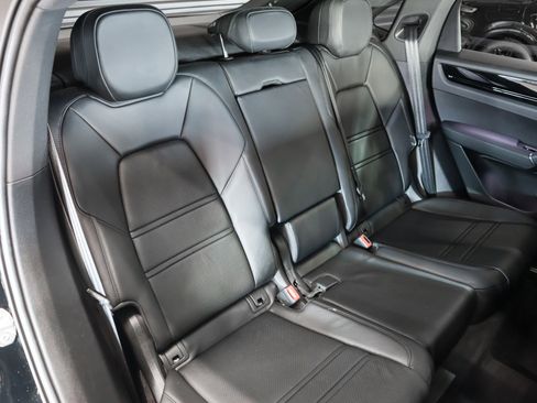 Used 2022 Porsche Cayenne Coupe image 6