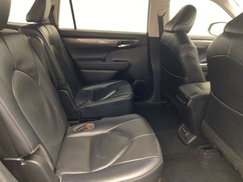 Used 2020 Toyota Highlander Limited FWD image 19