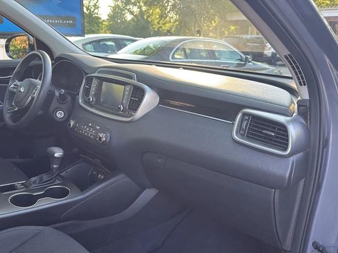 Used 2020 Kia Sorento LX AWD/4WD image 22