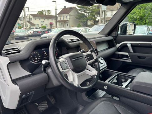 Used 2022 Land Rover Defender 110 X-Dynamic SE image 10