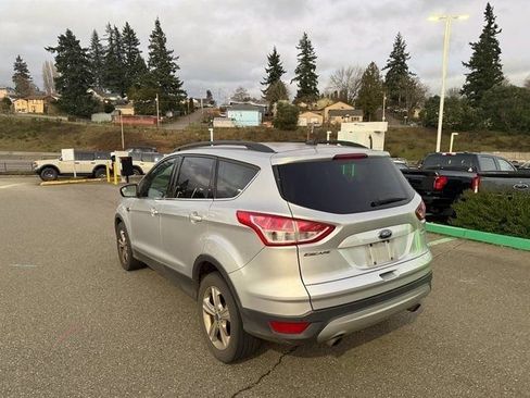 Used 2015 Ford Escape SE w/ Equipment Group 201A image 2
