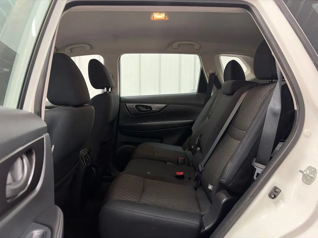 Used 2019 Nissan Rogue S FWD image 13