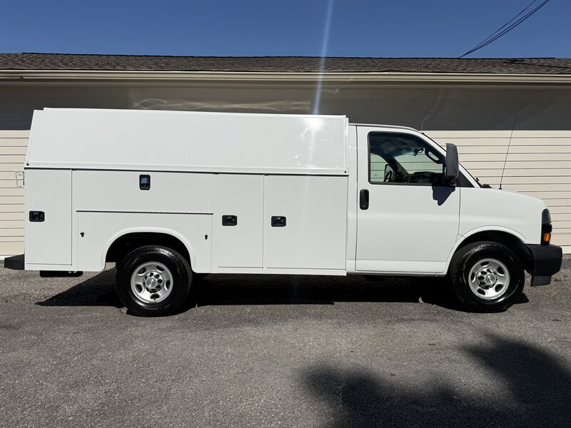 Used 2021 Chevrolet Express 3500 w/ Power Convenience Package RWD image 1
