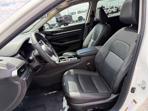 Used 2025 Nissan Altima 2.5 SL FWD image 4