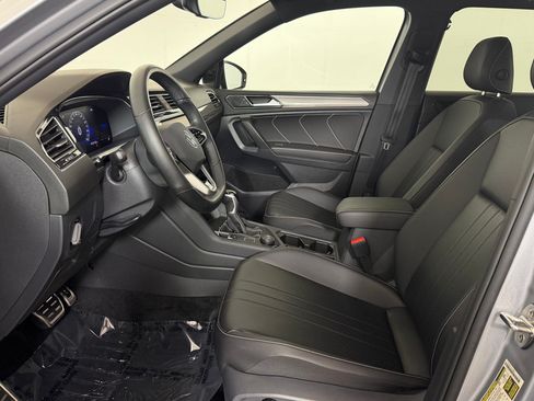 Used 2022 Volkswagen Tiguan SE R-Line AWD/4WD image 5