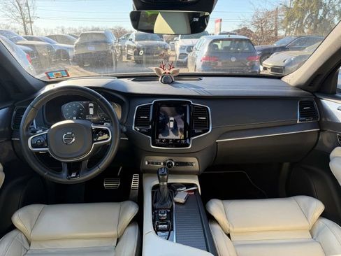 Used 2020 Volvo XC90 T6 R-Design image 11