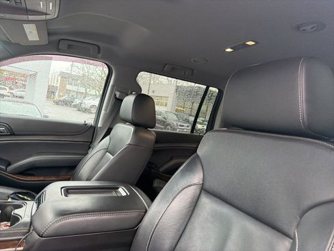 Used 2020 Chevrolet Suburban LT w/ Luxury Package image 5