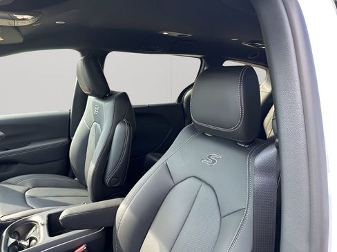 New 2026 Chrysler Pacifica Select w/ S Appearance Package FWD image 29