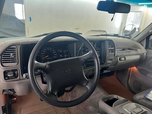 Used 1996 GMC Suburban 2500 image 10