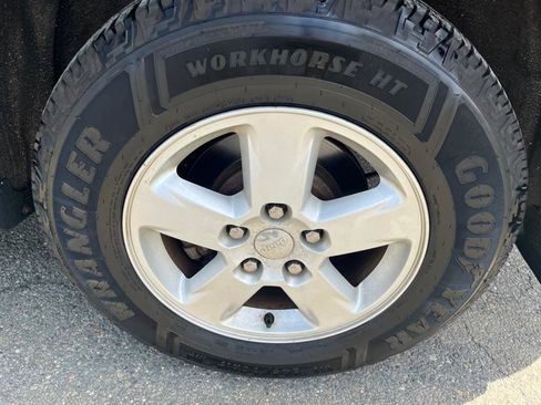 Used 2013 Jeep Grand Cherokee Laredo w/ Laredo E Group AWD/4WD image 7