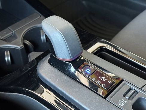 Used 2025 Toyota Prius Plug-In Hybrid FWD image 20