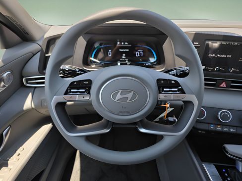 New 2026 Hyundai Elantra SE FWD image 16
