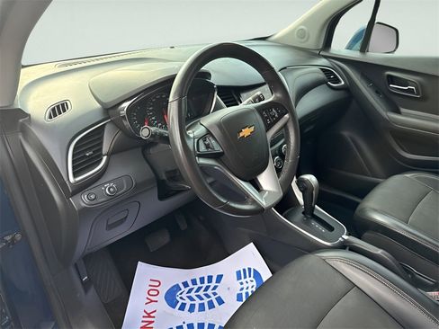 Used 2020 Chevrolet Trax LT w/ LT Convenience Package image 19