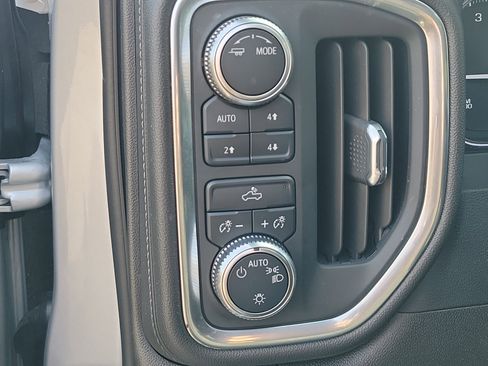 Used 2022 GMC Sierra 1500 SLE AWD/4WD image 29
