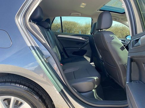 Used 2015 Volkswagen Golf S image 22