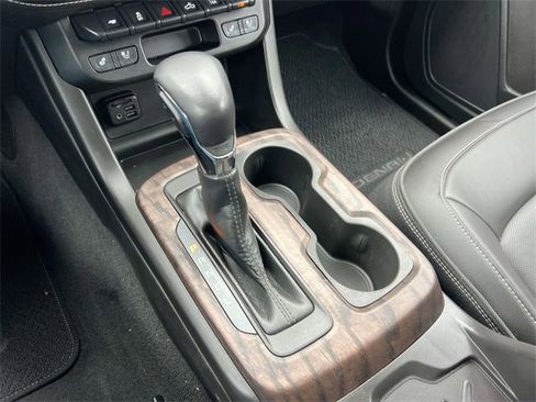 Used 2022 GMC Canyon Denali image 16